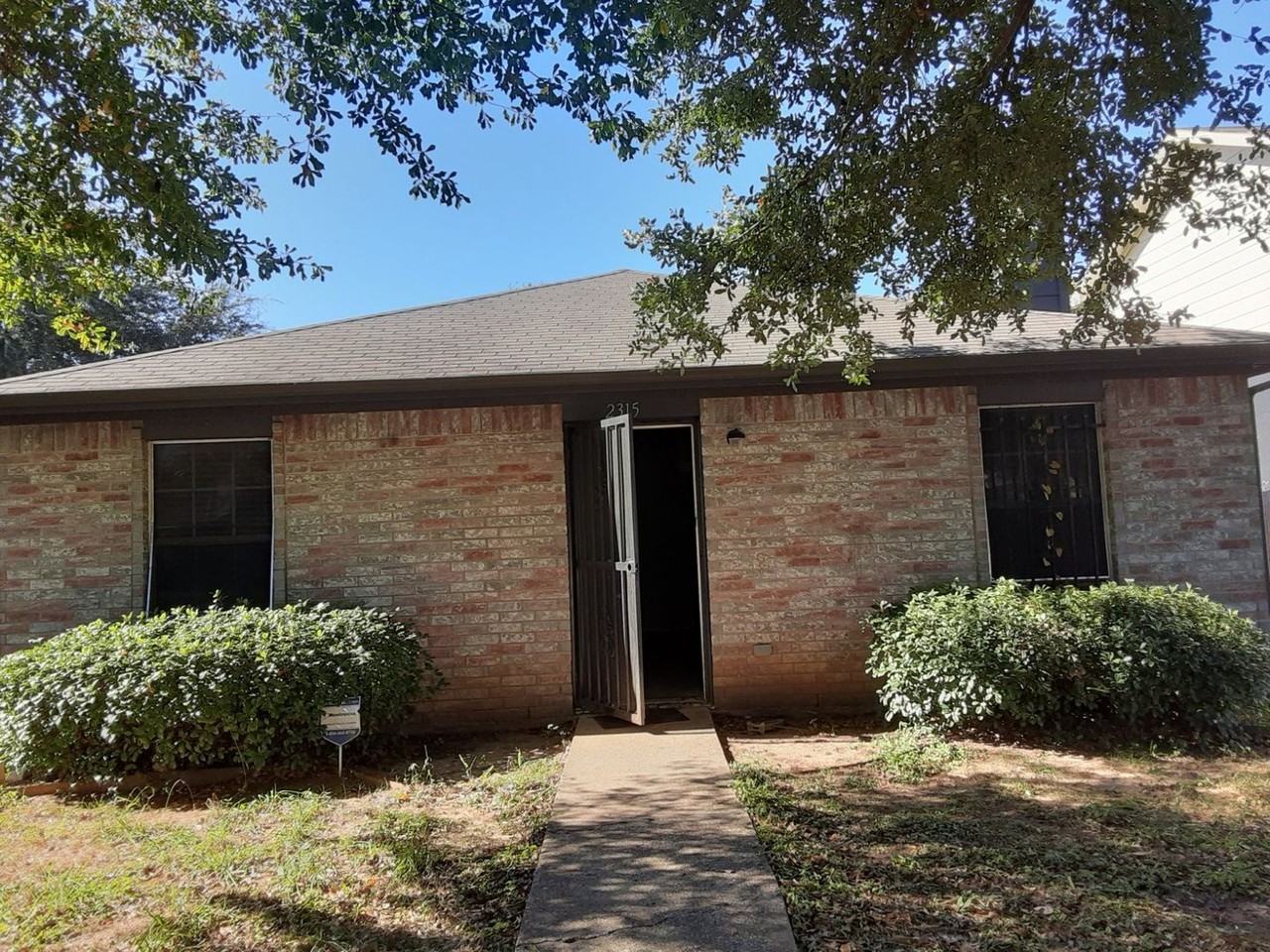 2315 Summit Ln - Photo 2 of 22