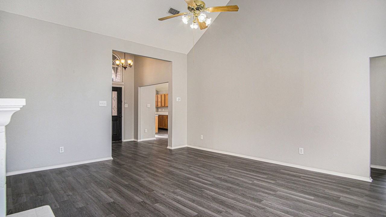 4600 Paloverde Dr - Photo 6 of 25
