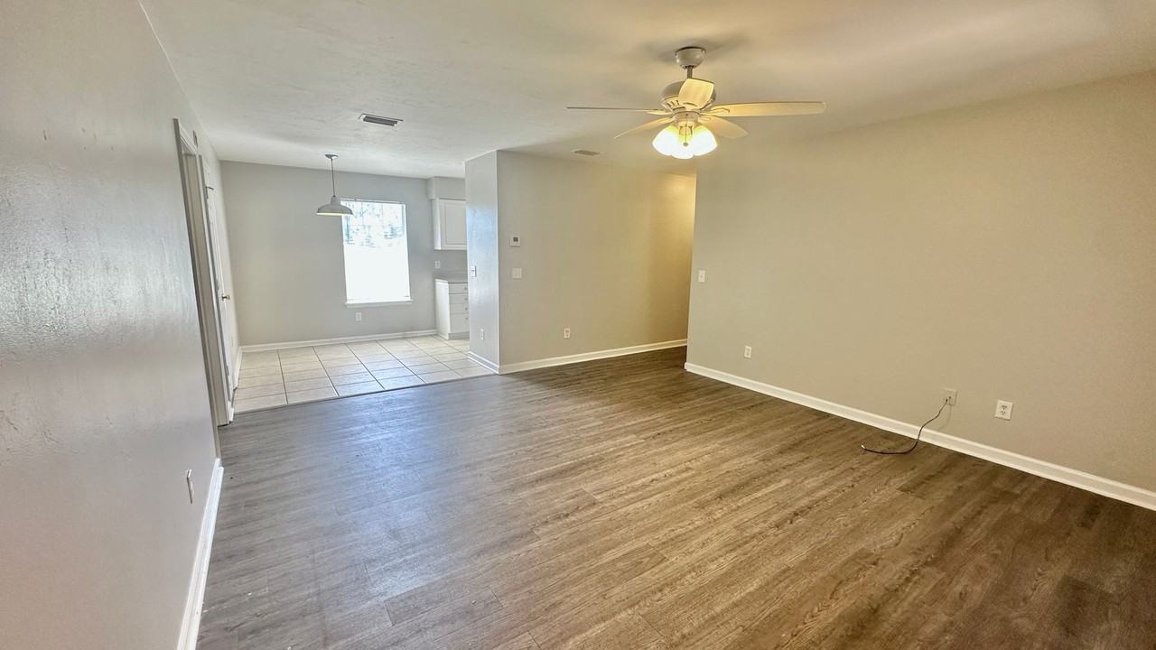 1412 Calloway St - Photo 3 of 22