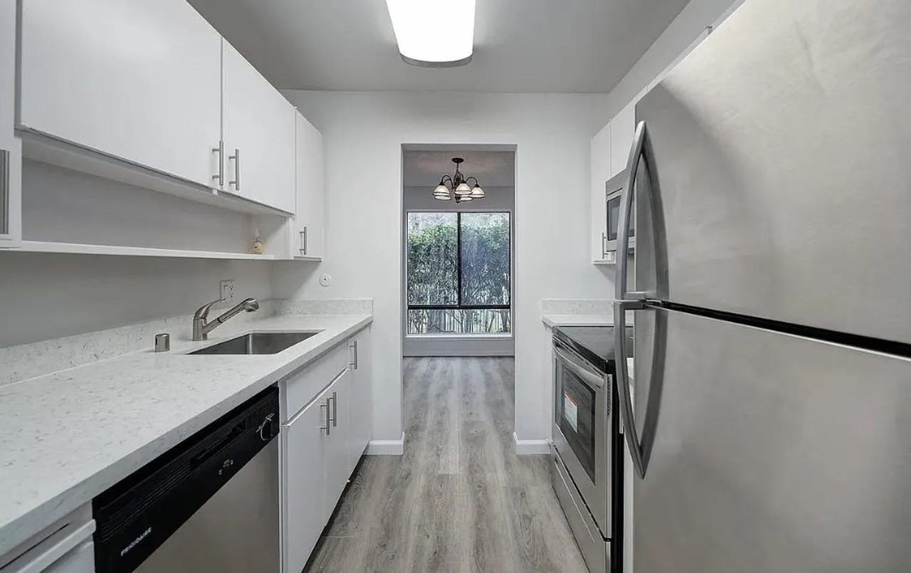 450 N Civic Dr - Photo 4 of 19