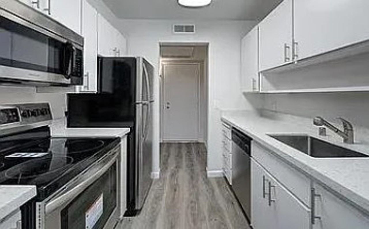 450 N Civic Dr - Photo 6 of 19