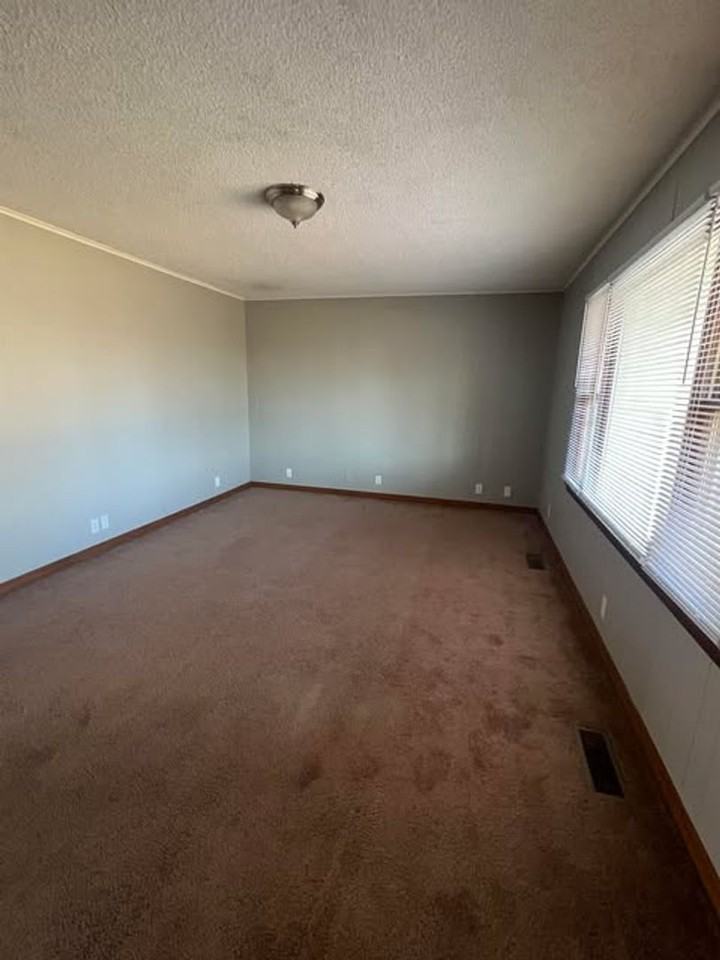 303 Arbor Dr - Photo 2 of 14