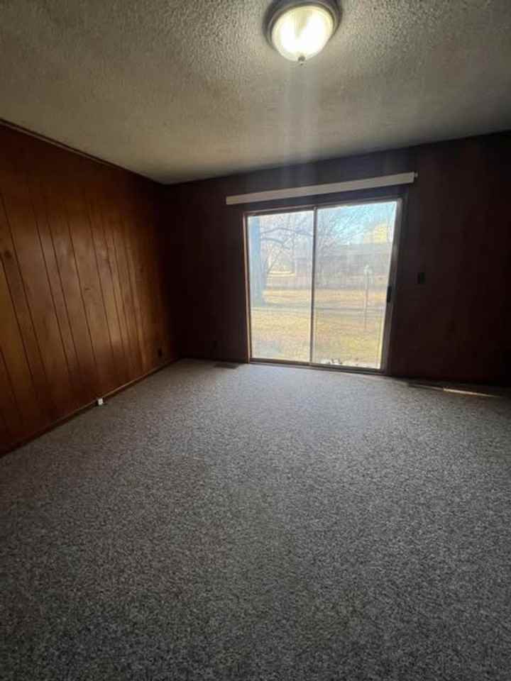 303 Arbor Dr - Photo 3 of 14