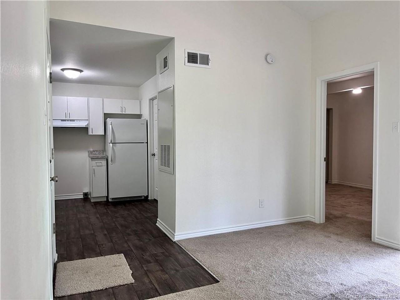 1020 W Mcneese St - Photo 4 of 11