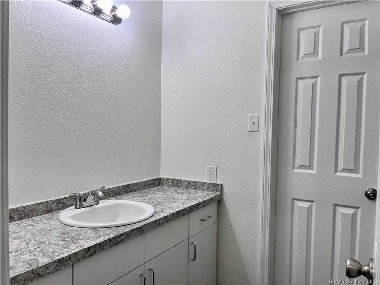 1020 W Mcneese St - Photo 7 of 11