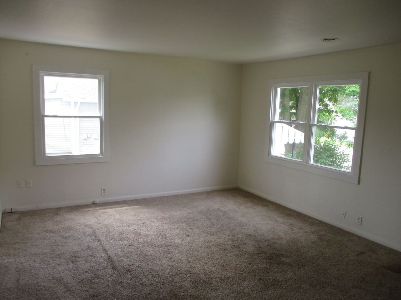 2418 Brookline Ave - Photo 2 of 7