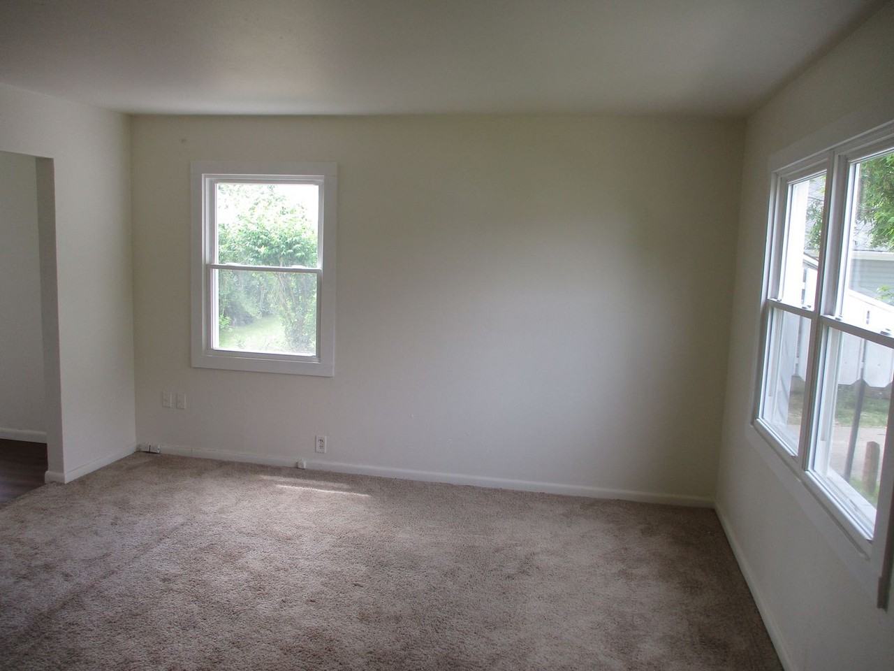 2418 Brookline Ave - Photo 3 of 7