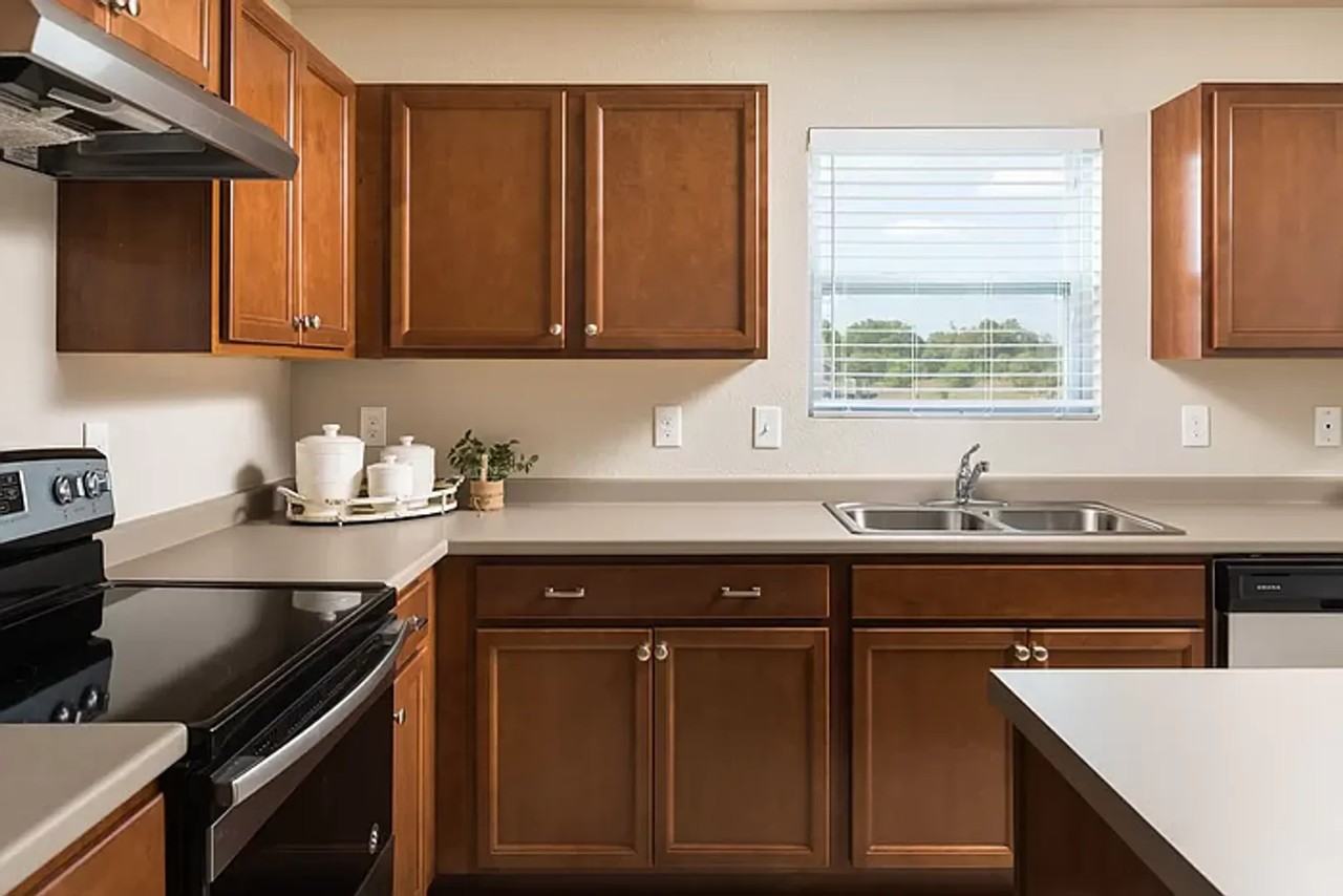 1034 Broken Ridge Dr - Photo 4 of 31