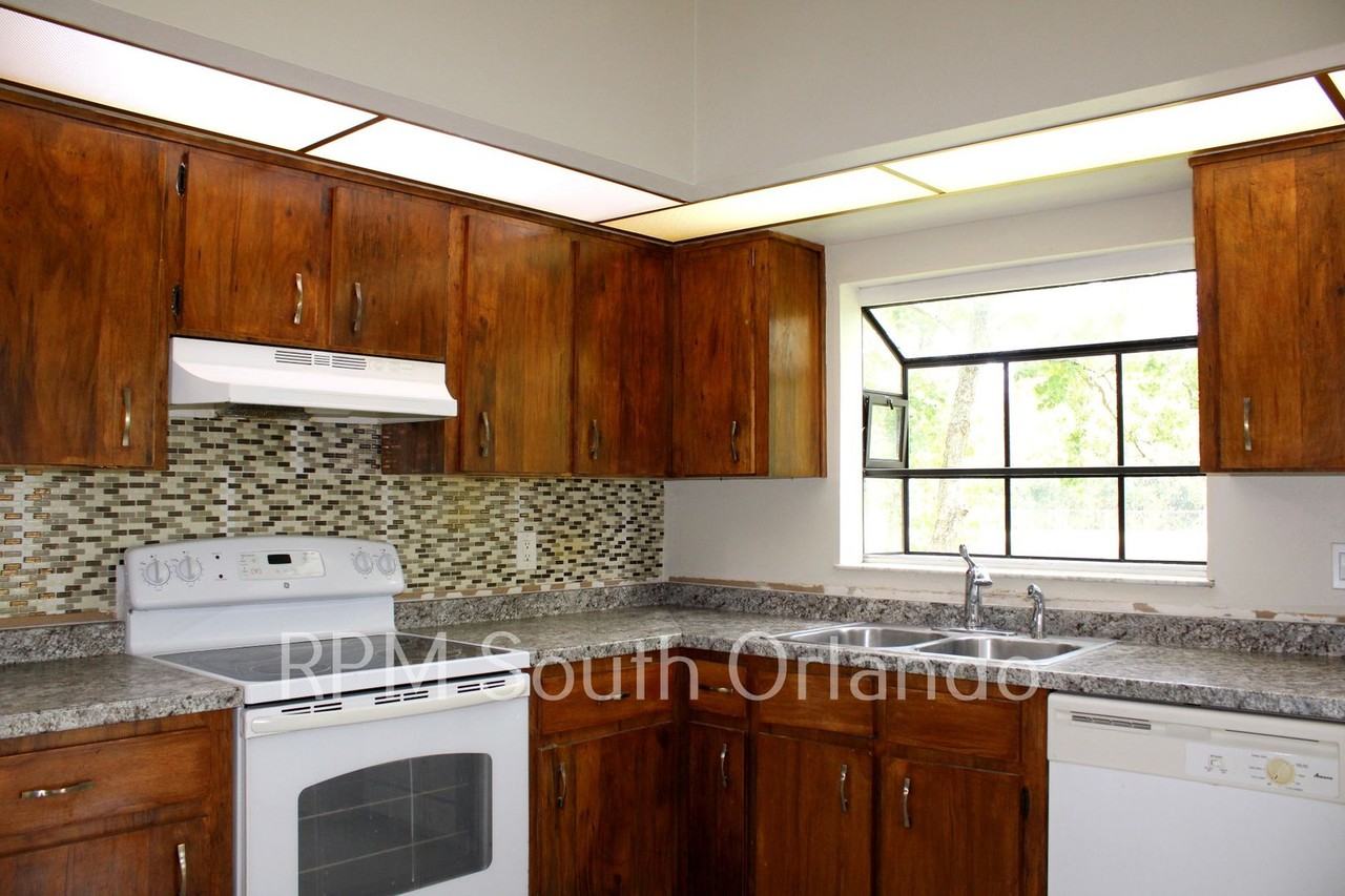 11451 Darlington Dr - Photo 3 of 21