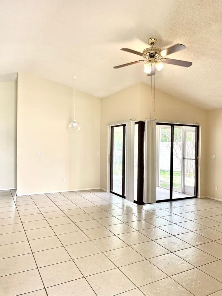 11451 Darlington Dr - Photo 4 of 21