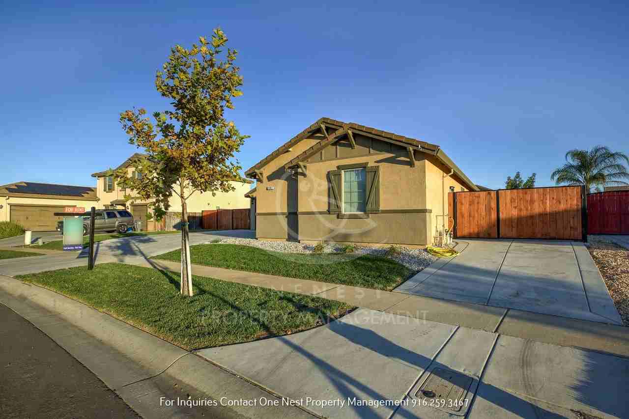 1367 Sundance Dr - Photo 3 of 40