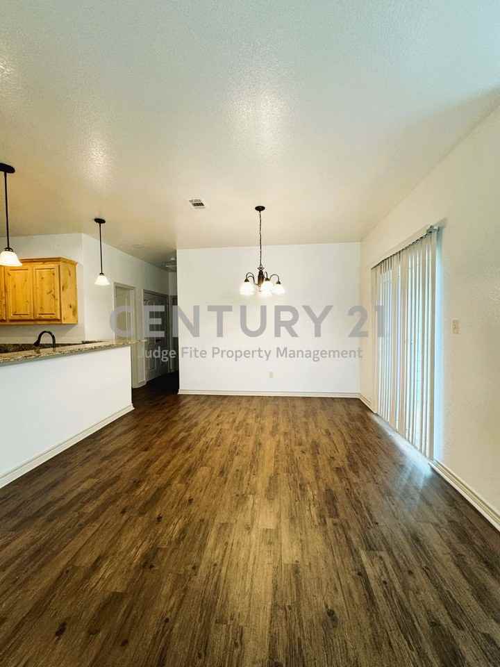 212 Lasso Ct - Photo 3 of 11