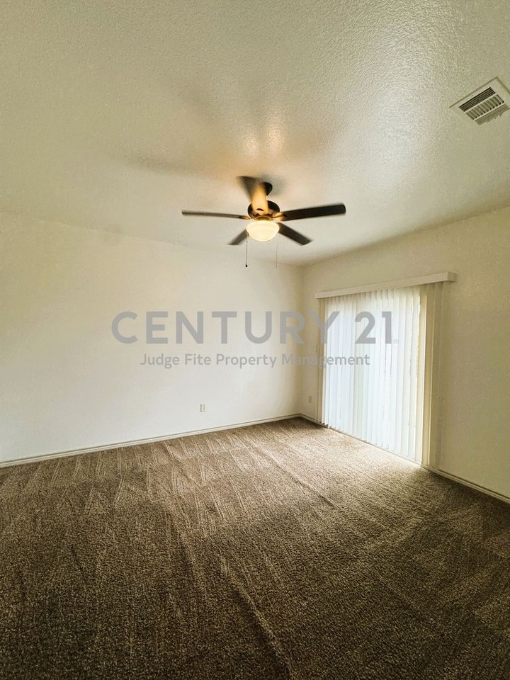 212 Lasso Ct - Photo 6 of 11