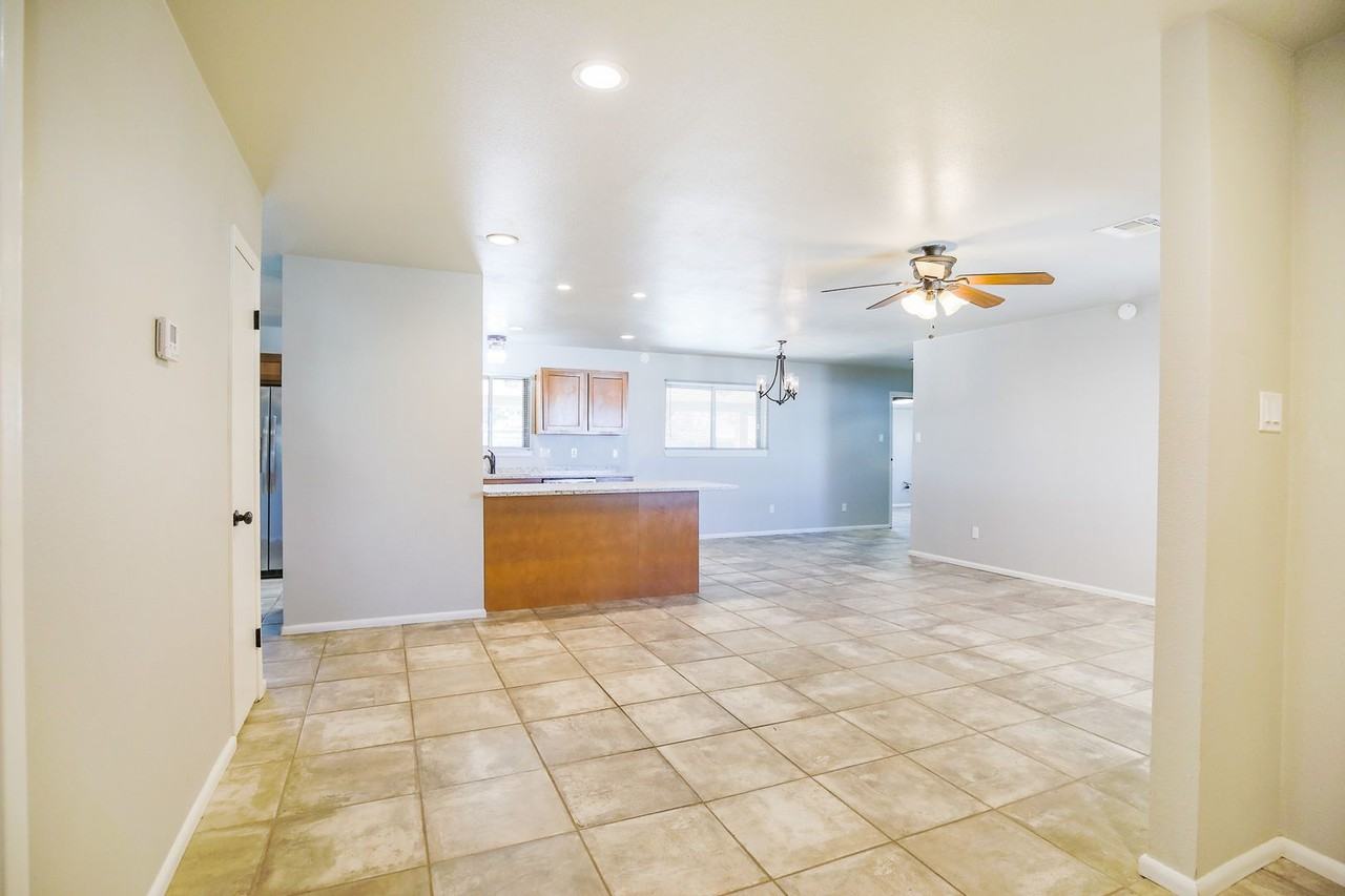 2310 Union Ave - Photo 3 of 19