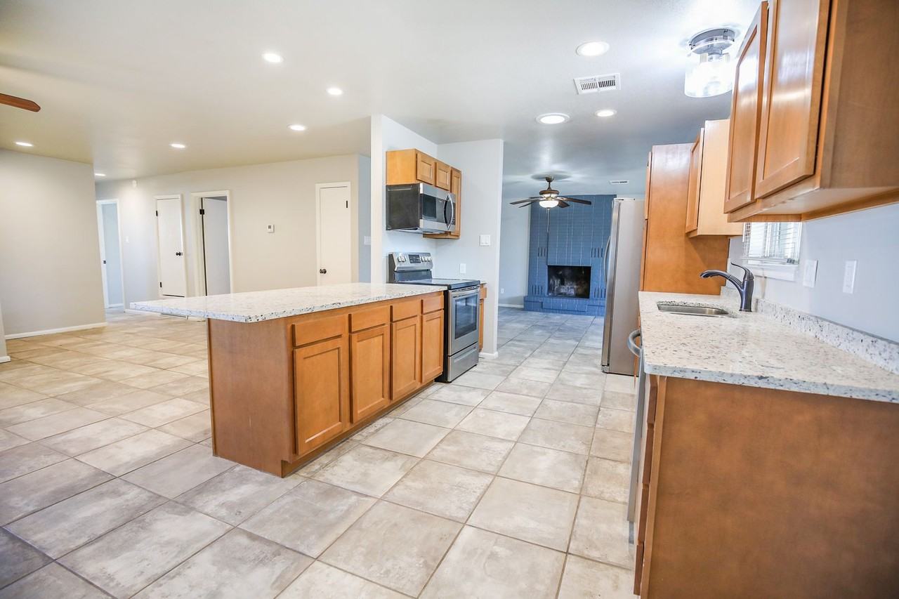 2310 Union Ave - Photo 4 of 19