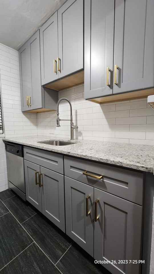 6328 - 6330 Bancroft Ave. - Photo 2 of 6