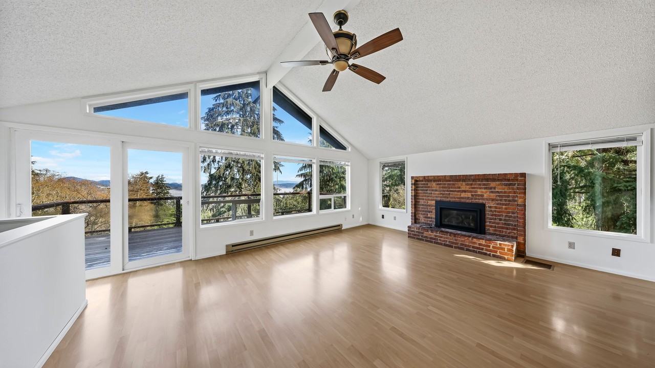 743 Hughes Aly - Photo 2 of 17