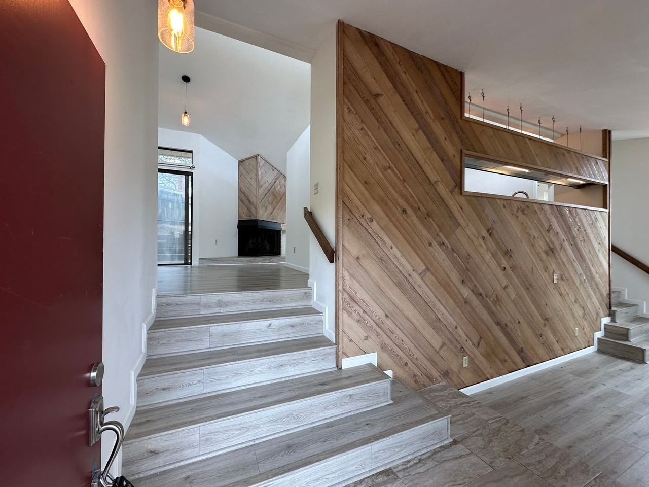 15180 Charter Oak Blvd - Photo 2 of 40