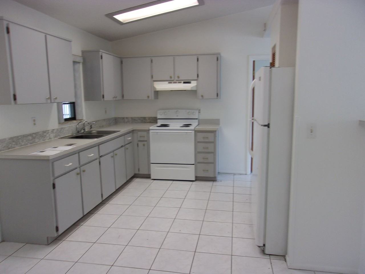 2261 Maximilian Ave - Photo 2 of 26
