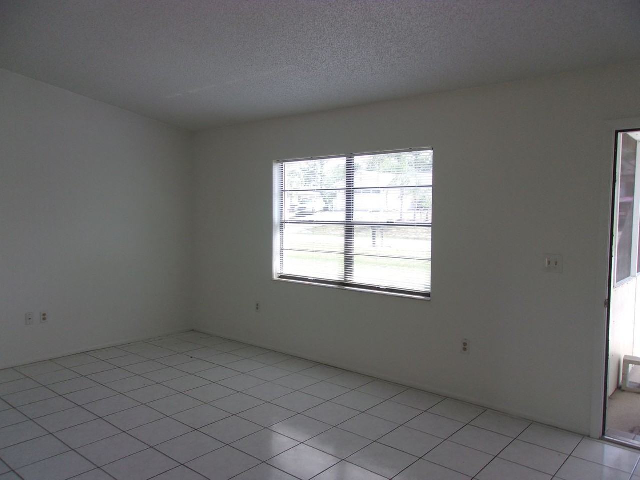 2261 Maximilian Ave - Photo 6 of 26