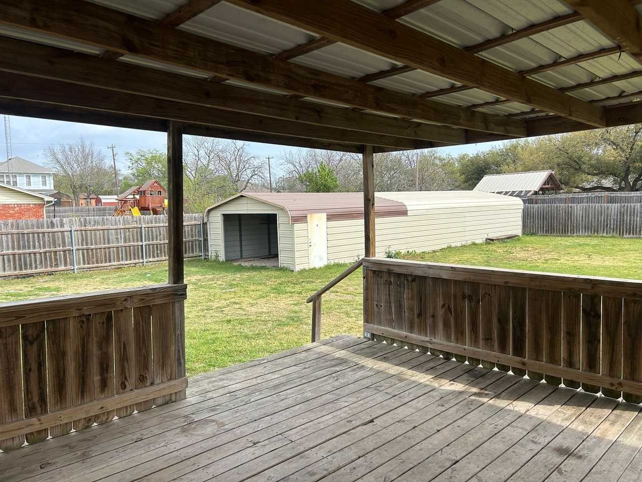 113 S Booth St - Photo 3 of 19