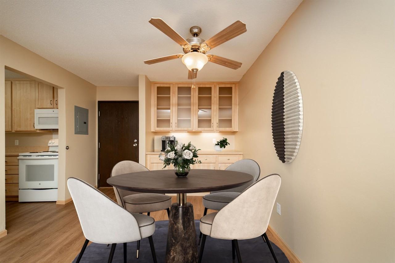 Park Villa Apartments - Photo 5 of 17