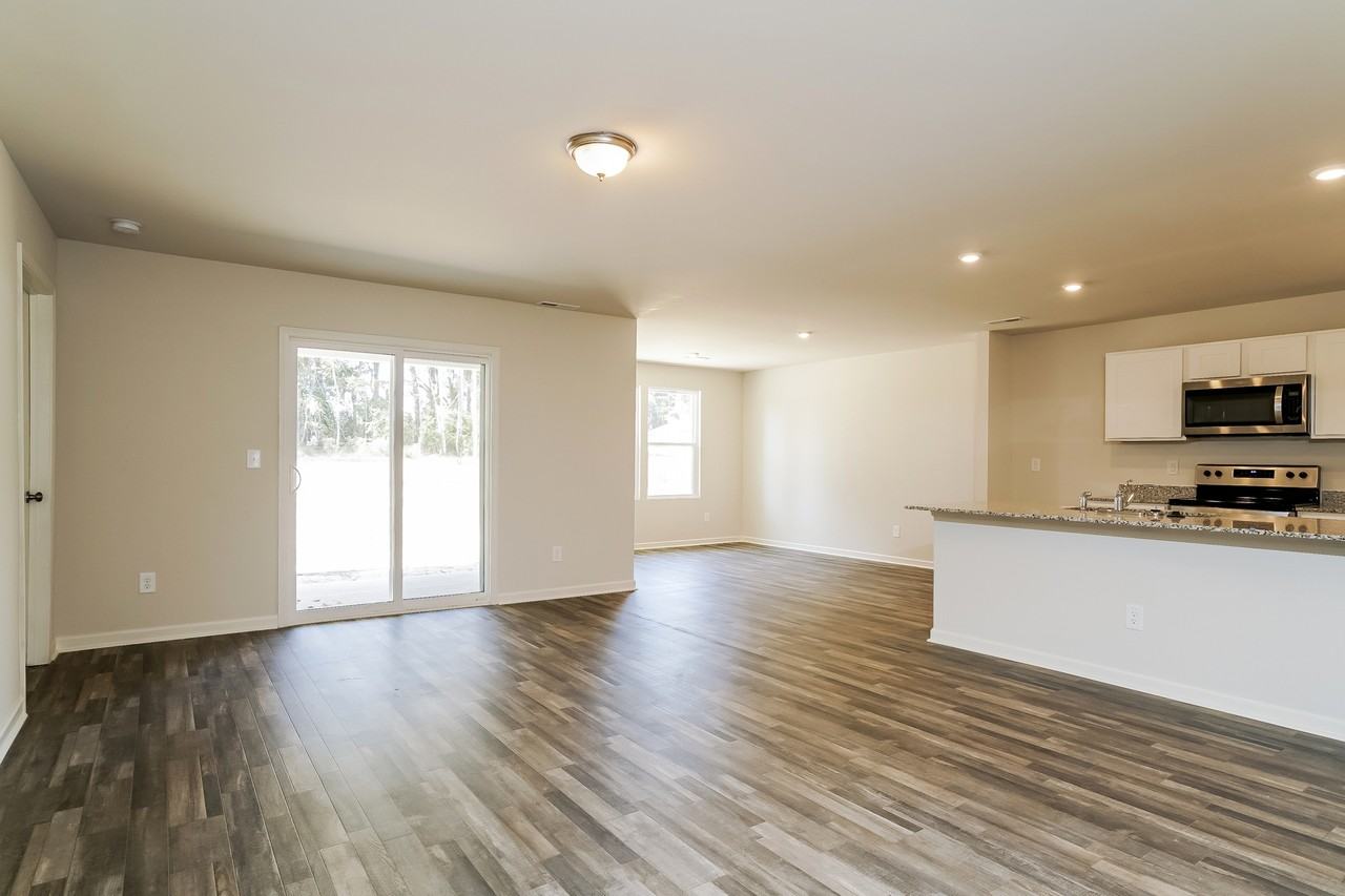 2171 Bayside Dr Sw - Photo 2 of 20