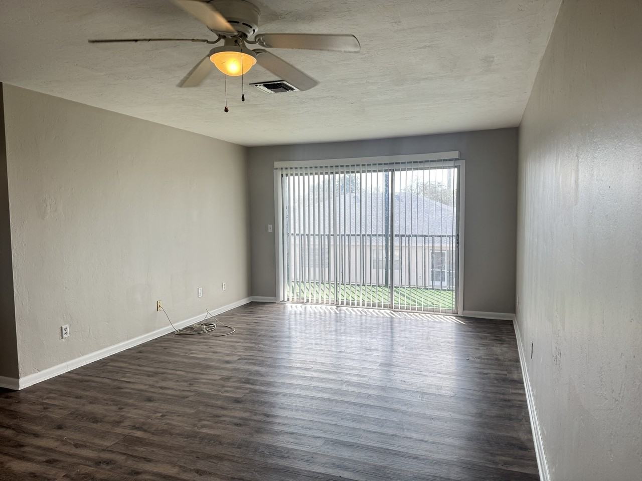 2826 SE Santa Barbara Pl - Photo 4 of 10