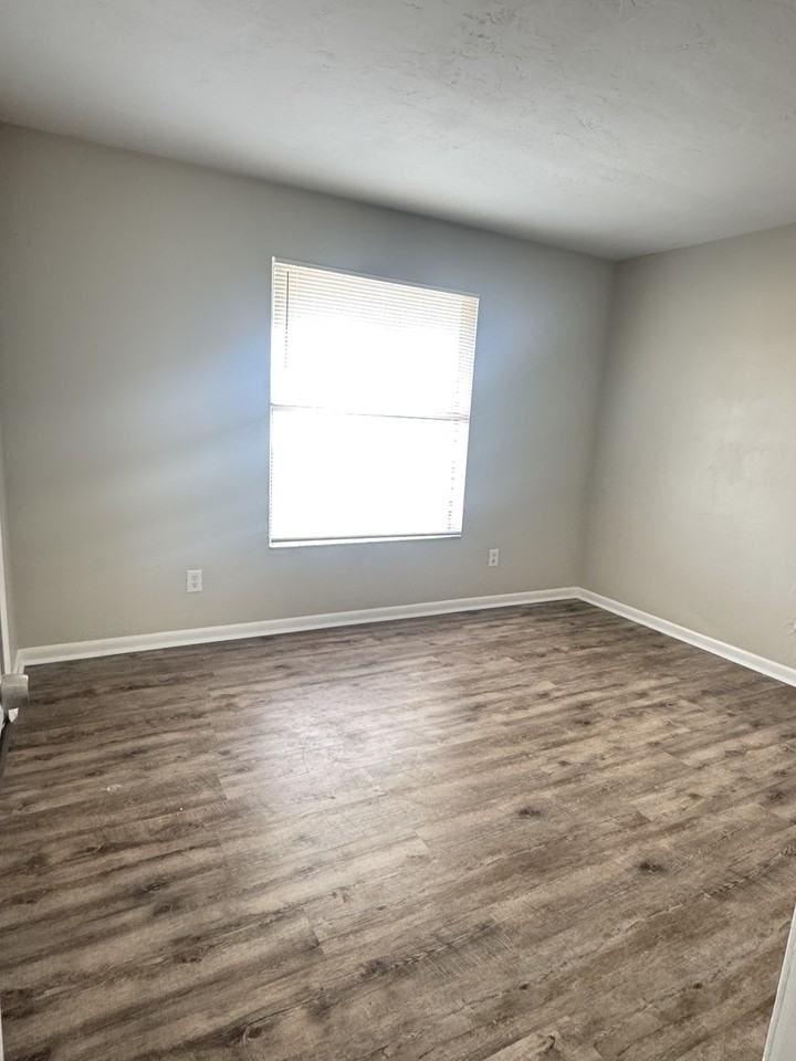 2826 SE Santa Barbara Pl - Photo 5 of 10