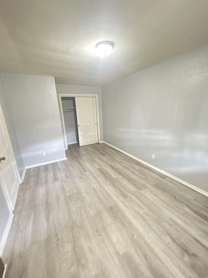 127-129 Paw Paw Street - Photo 2 of 7
