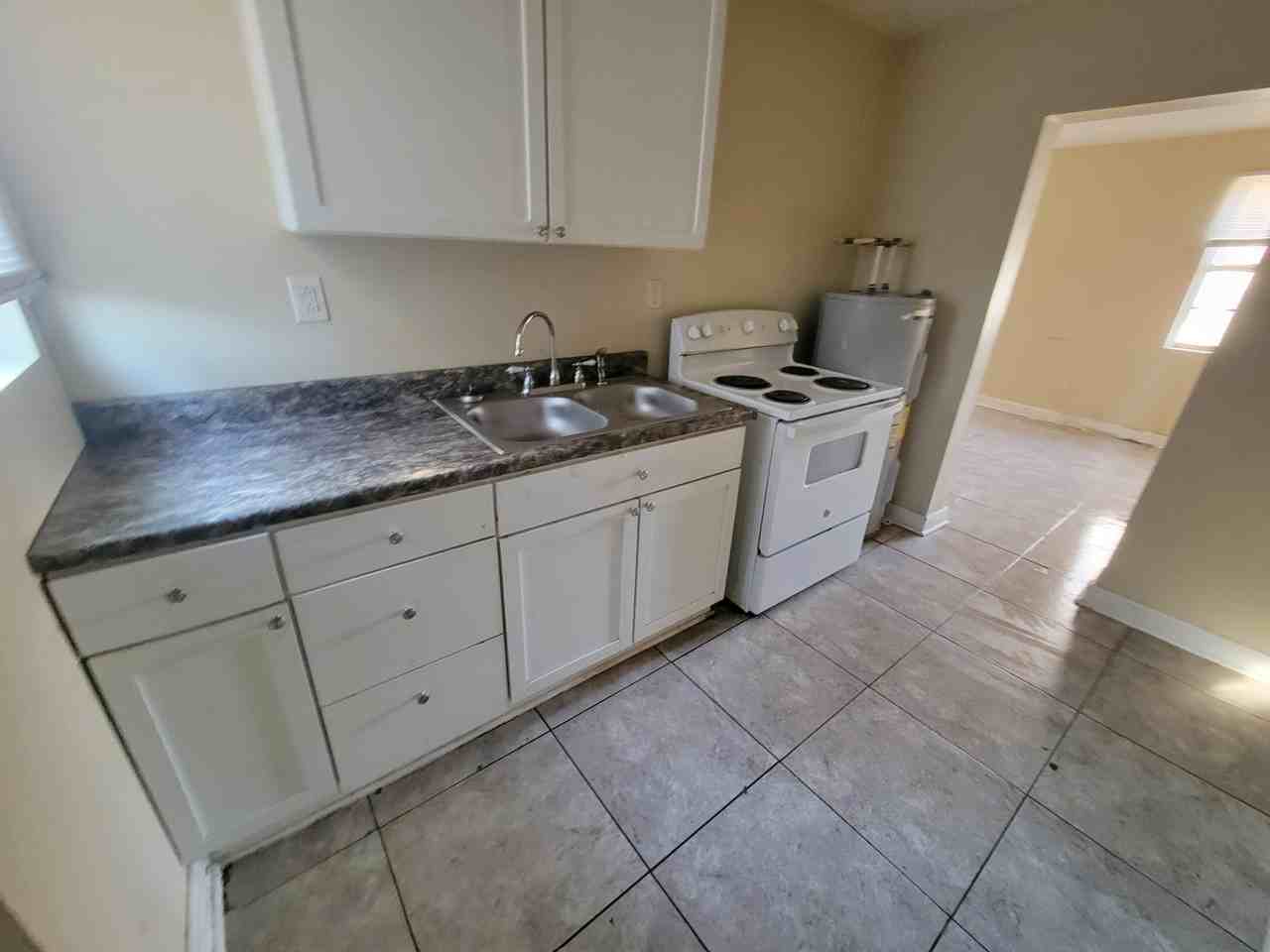 455 Pursley Street - Photo 3 of 21