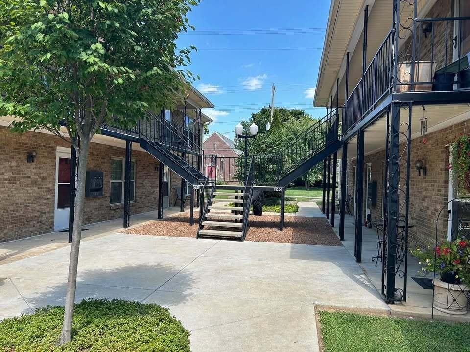 240 Breckenridge Lane - Photo 2 of 10