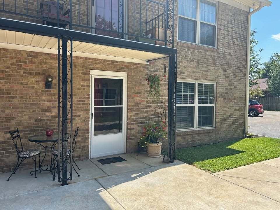 240 Breckenridge Lane - Photo 3 of 10