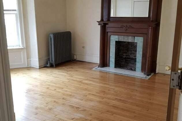 828 Milwaukee "Comstock" - Photo 2 of 16