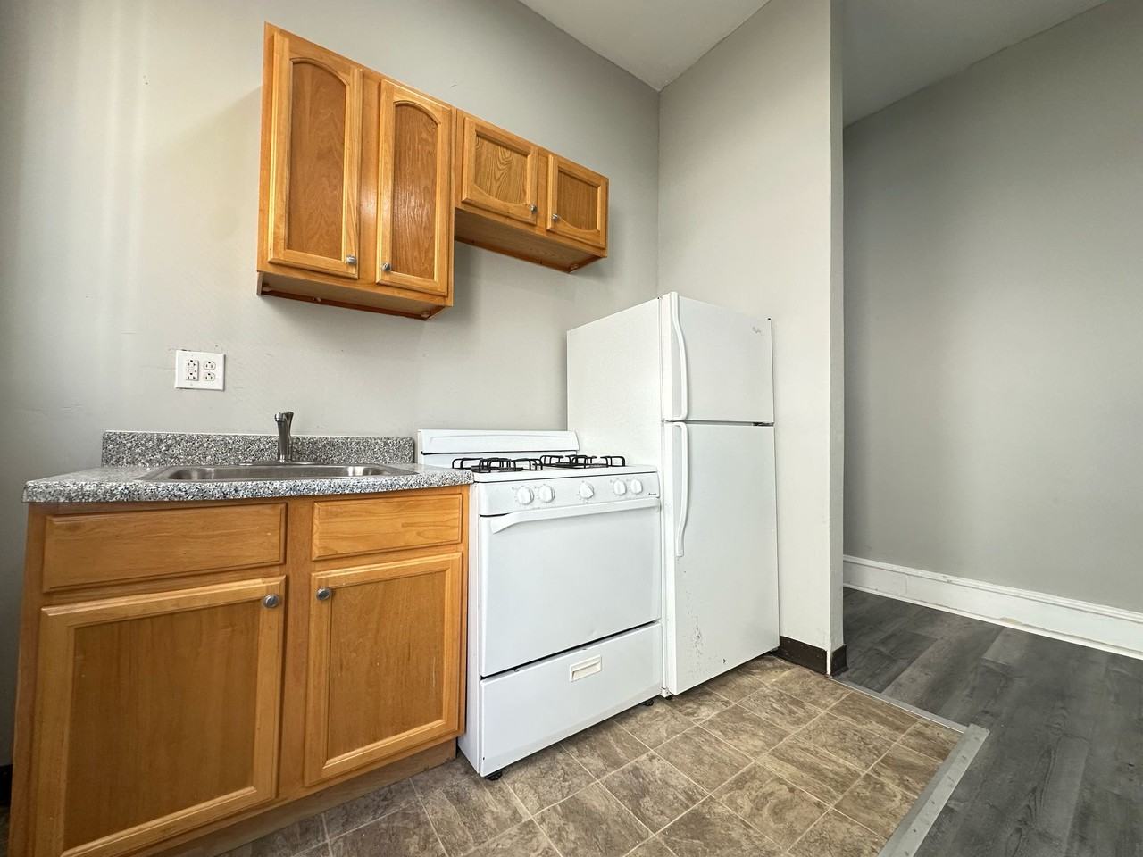 1526 N 18th St #2R - Photo 2 of 6