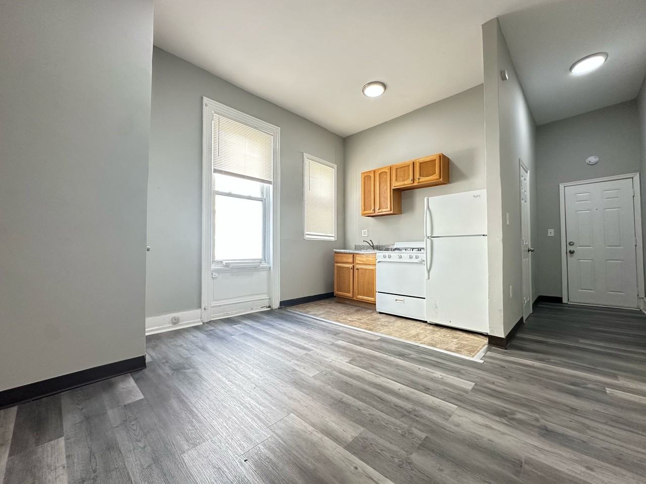 1526 N 18th St #2R - Photo 4 of 6