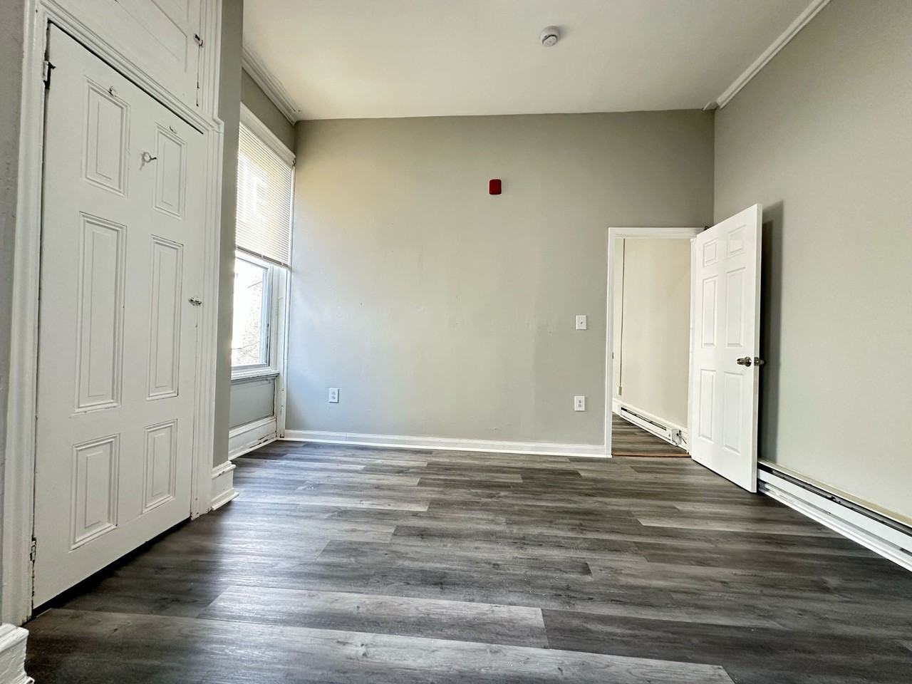 1526 N 18th St #2R - Photo 5 of 6