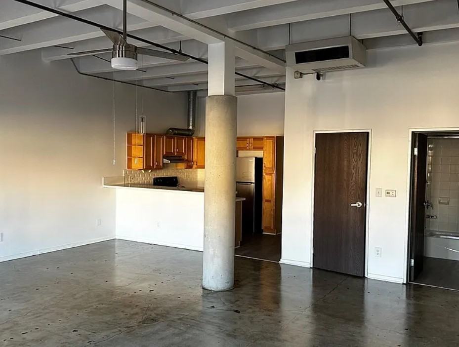 1725 W 6th St #502 - Photo 4 of 14