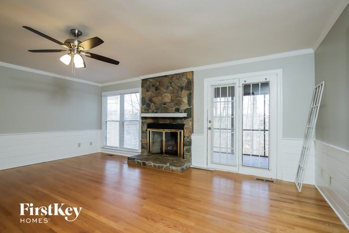 4036 Fairwind Dr - Photo 2 of 15