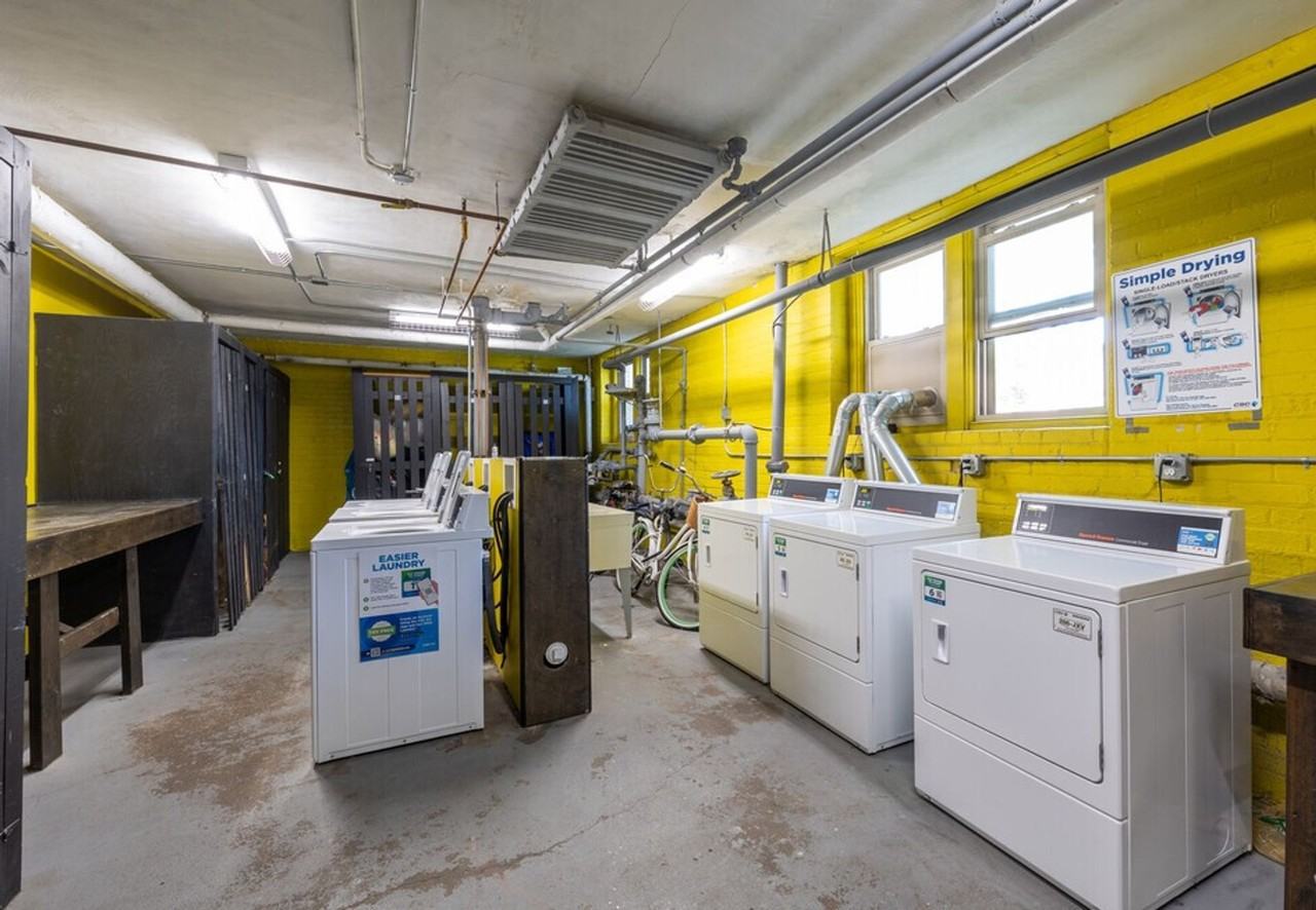 The Oakwood Manor Apartments - Photo 4 of 16