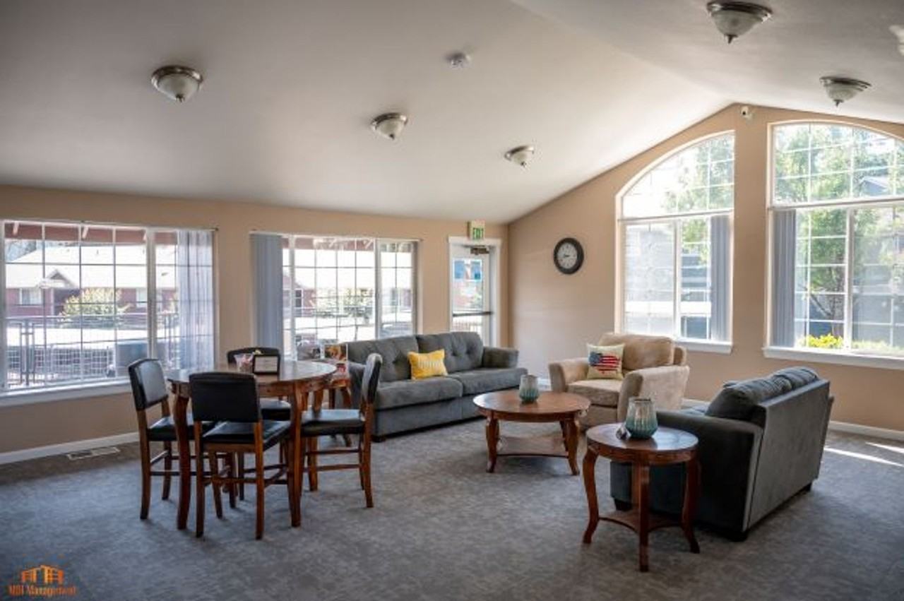 Vista Pointe Luxury Apartments - Photo 4 of 34