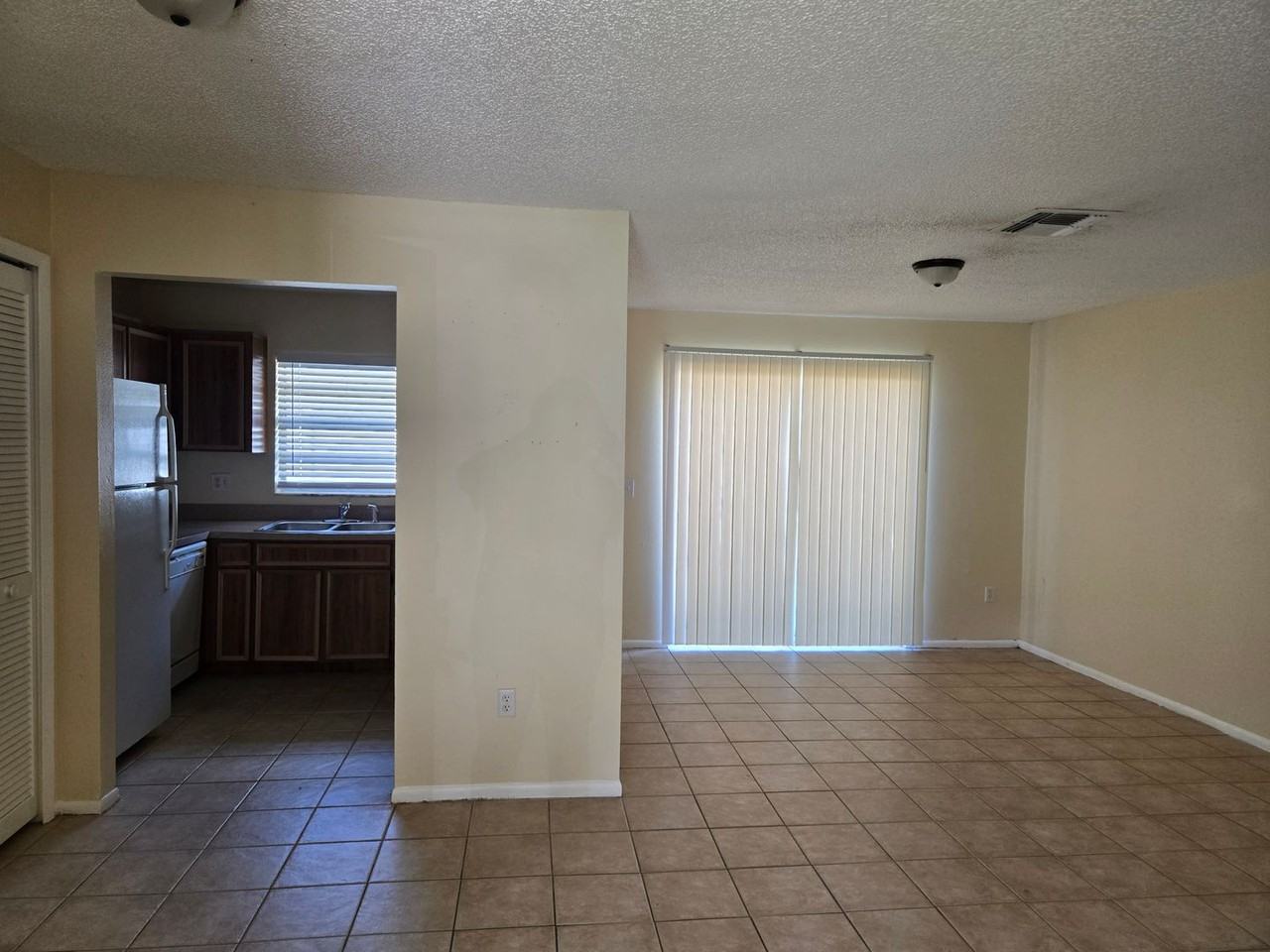 1820 Bonneville Dr - Photo 3 of 14
