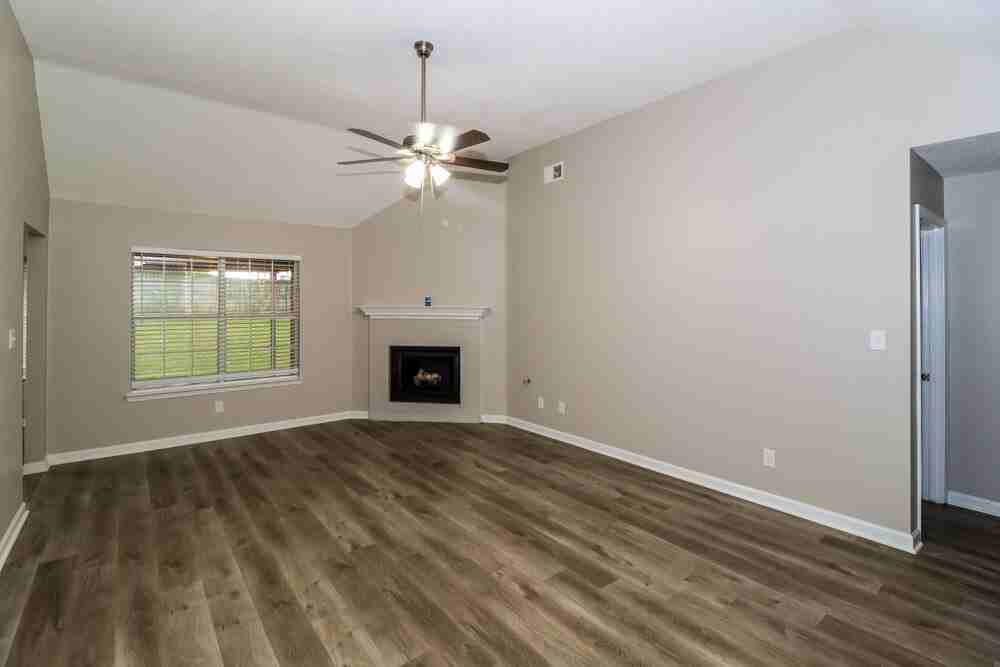 1035 Jessica Lauren Dr - Photo 5 of 17