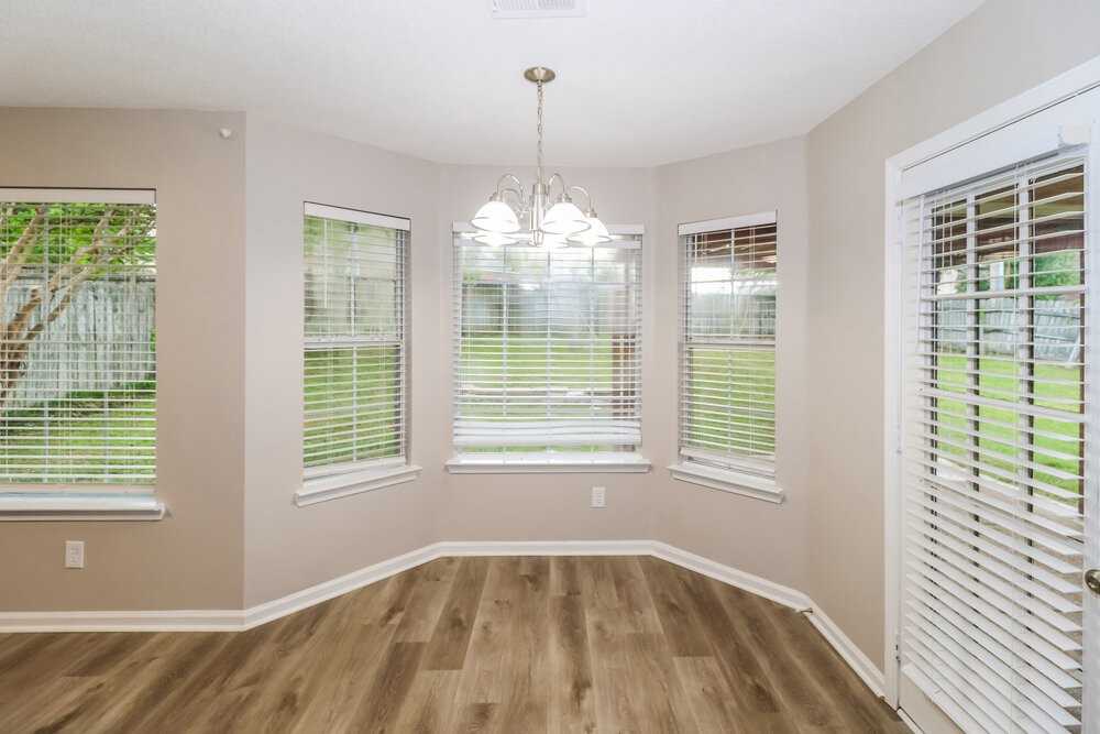 1035 Jessica Lauren Dr - Photo 7 of 17