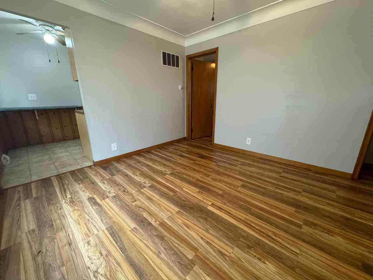 Updated 1BR Apartment – Shared Laundry, Cats OK – $750/mo - Photo 4 of 11