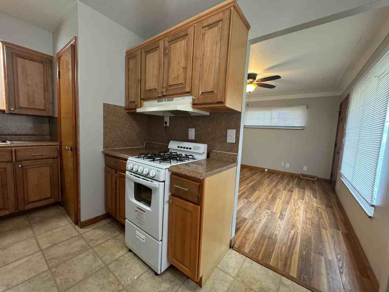 Updated 1BR Apartment – Shared Laundry, Cats OK – $750/mo - Photo 6 of 11