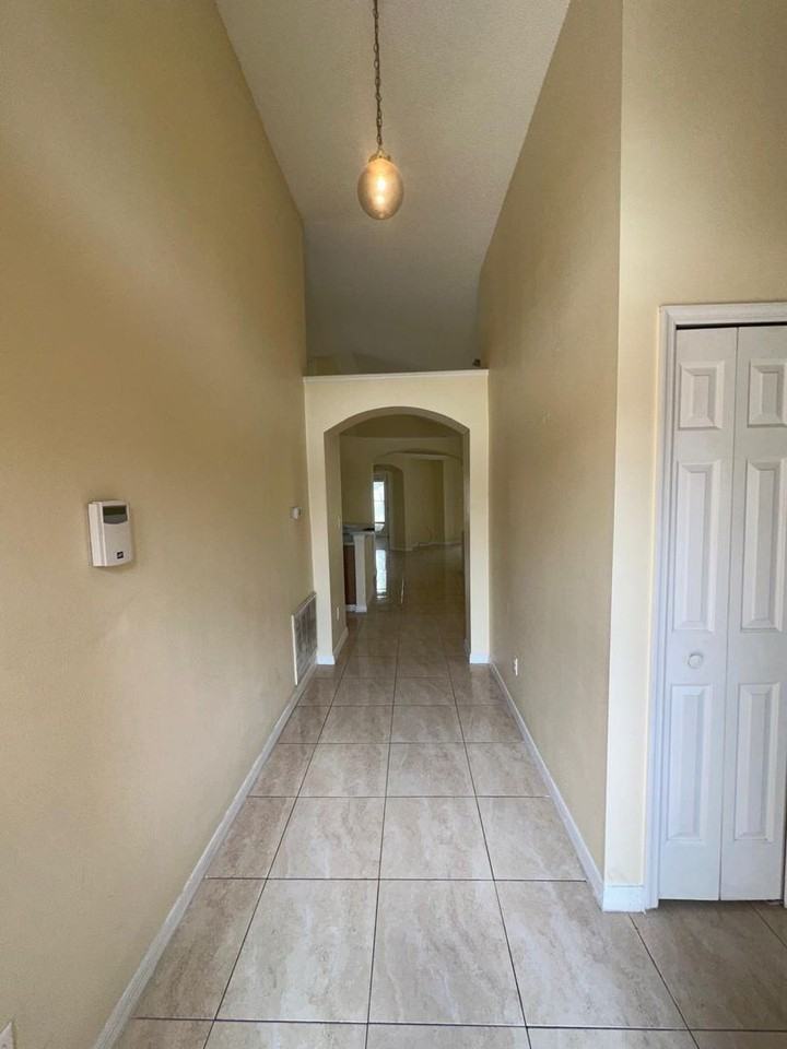 11941 Hatcher Cir - Photo 3 of 19