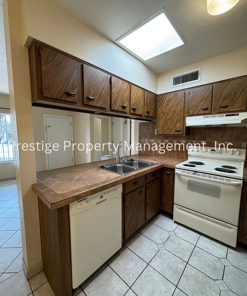 2744 S Oakenshield Way - Photo 6 of 20
