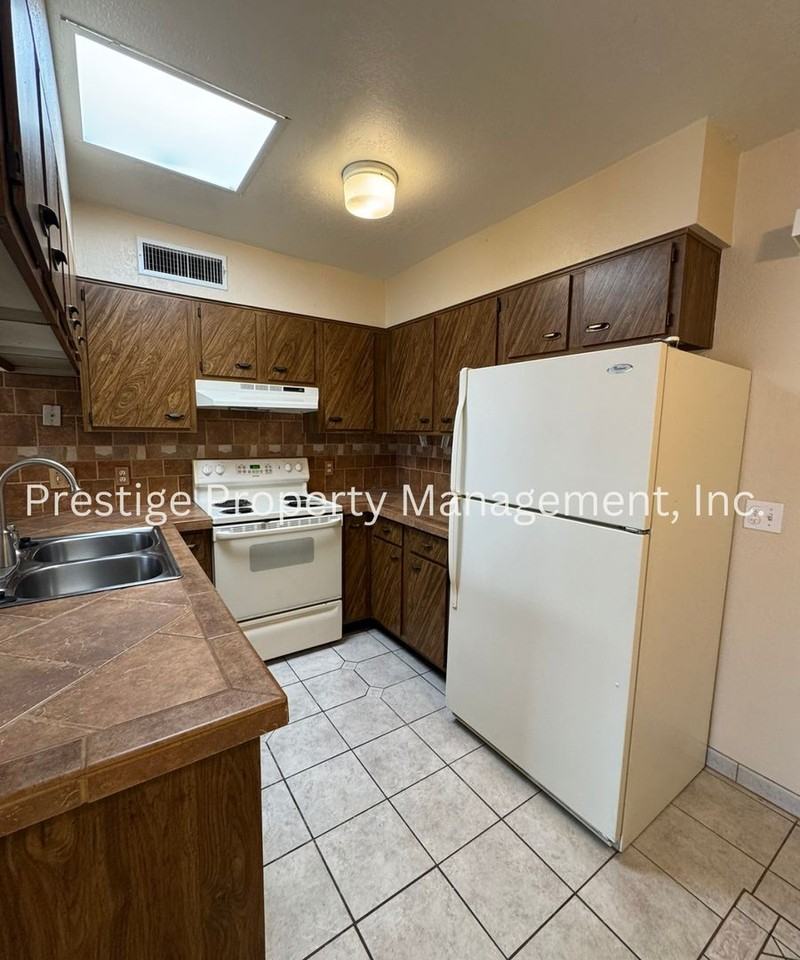 2744 S Oakenshield Way - Photo 7 of 20