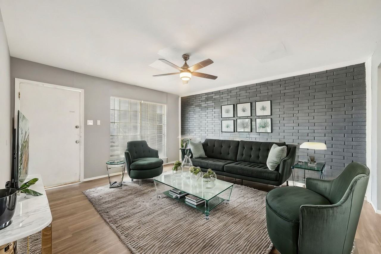 DE CHANTLE - Photo 2 of 50